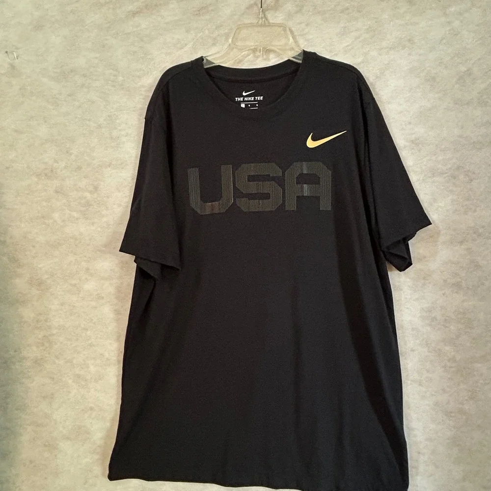 Nike USA Basketball T-Shirt Mens Large Black Gold Swoosh Graphic Tee